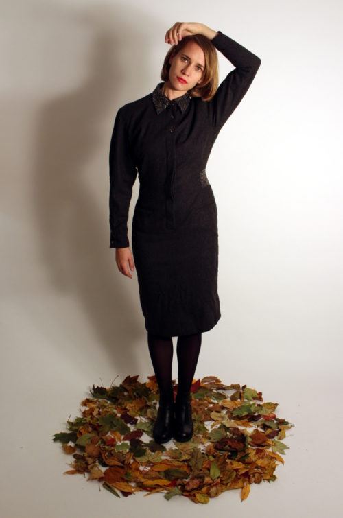 vintage-kleid-grau-mit-nieten vintage-kleid-grau-mit-nieten