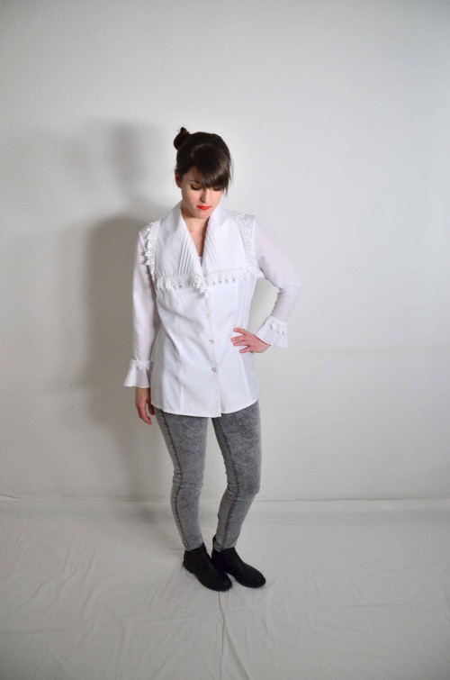Bluse mit großem Kragen