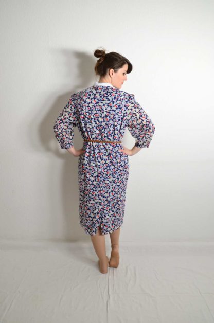 Kleid Weißer Kragen