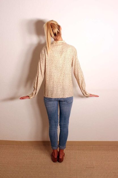 bluse-mit-blumenmuster