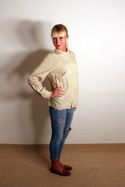 bluse-mit-rueschenkragen