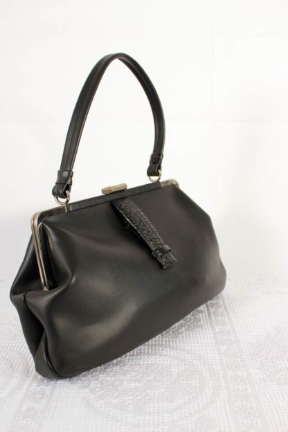 schwarze-damen-handtasche