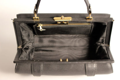 vintage-handtasche-goldverschluss