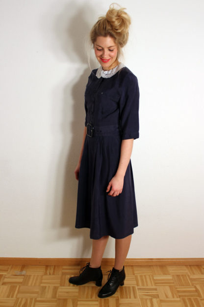 vintage-kleid-mit-spitzenkragen