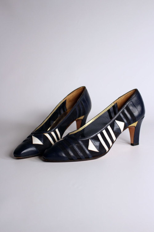 vintage-pumps-blau-weiss