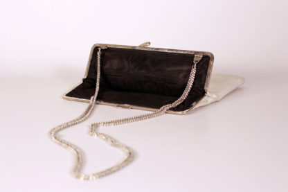 vintage-damentasche-silberkette