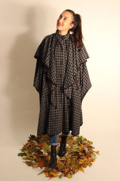 secondhand-mantelcape-grau-schwarz
