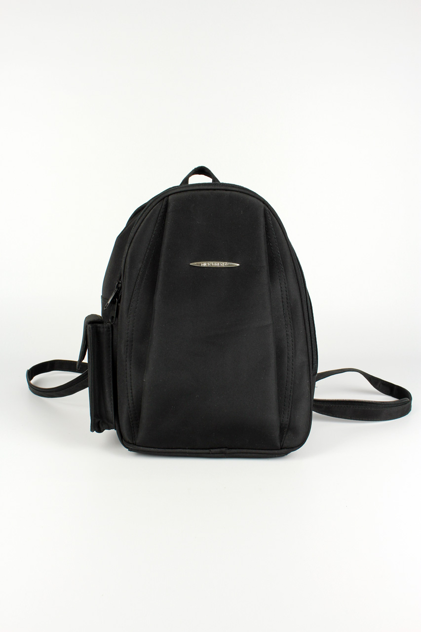 schwarzer rucksack