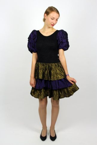 Schickes Kleid schwarz lila