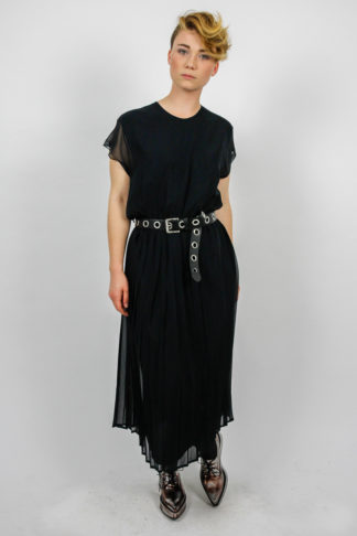 black dress plissee