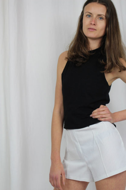 kurze Hose weiß mit Streifenmuster