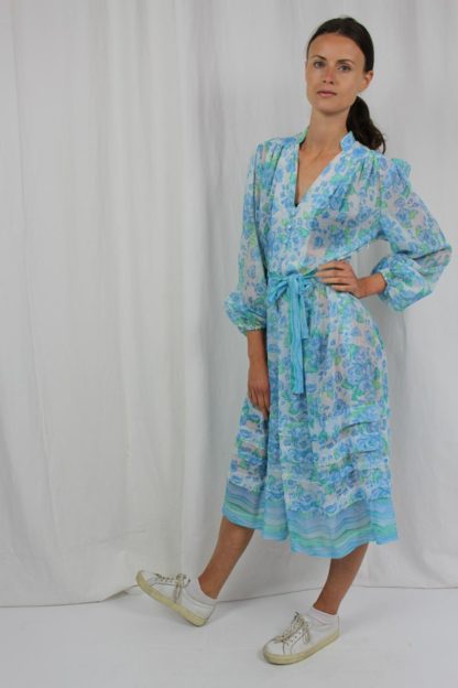 blaues Kleid Vintage mit floralem Muster