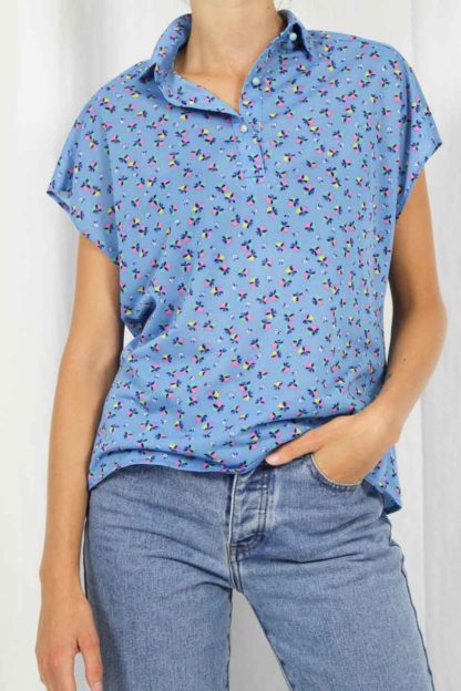 Blaue Bluse Blumenmuster