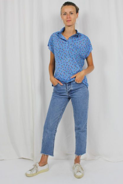 blaue Bluse florales Muster