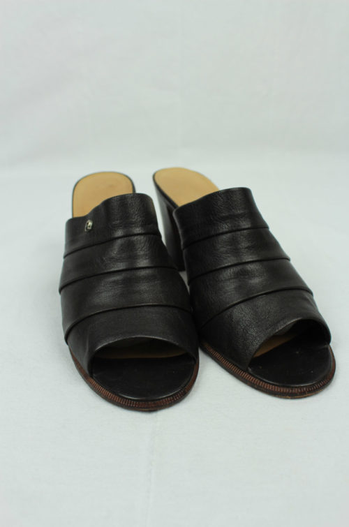 schwarzer Schlupfschuh Aigner