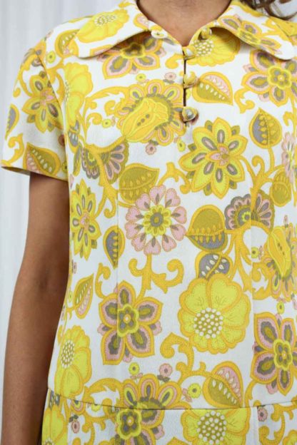 weiß gelbes Kleid