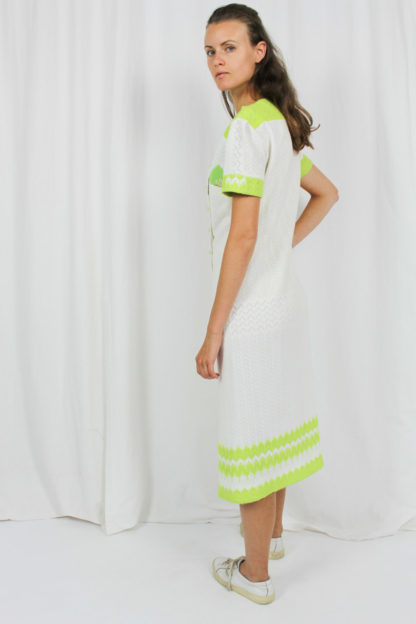 weißes Kleid grünes Muster