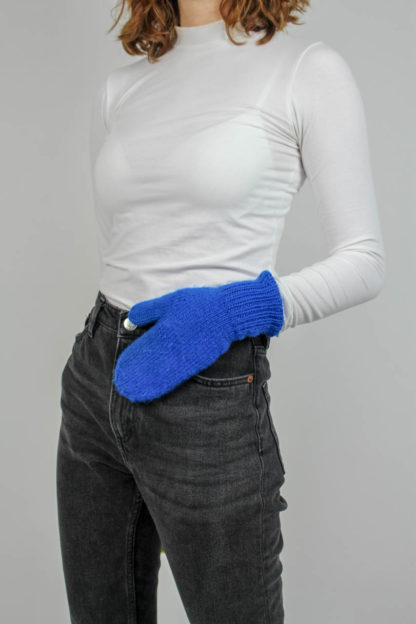 Blaue Handschuhe selbstgestrick
