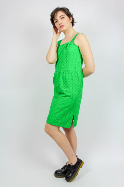 grünes Kleid breite Träger