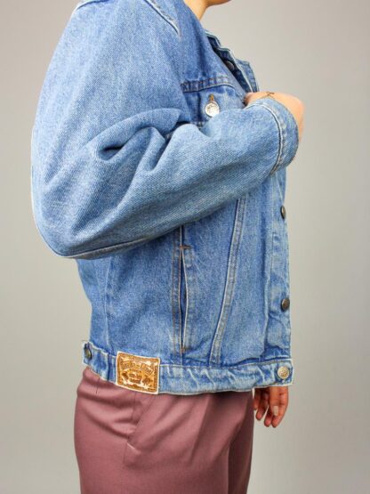 Blaue Jeansjacke