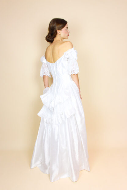 Brautkleid Volant